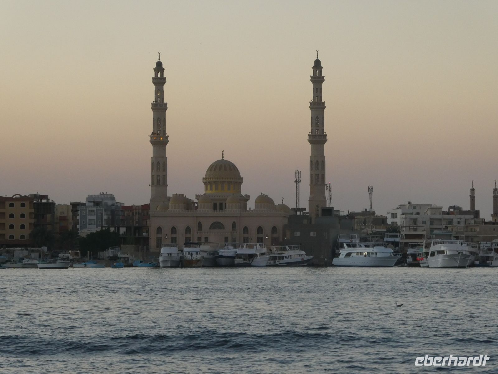 Moschee in der Dämmerung &ndash; &copy; Gina Egenolf (Eberhardt TRAVEL)