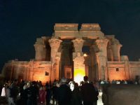 Am Eingang von Kom Ombo &ndash; &copy; Gina Egenolf (Eberhardt TRAVEL)
