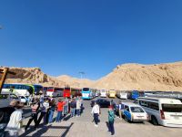 Tal der Könige - voller Parkplatz um 9 Uhr... &ndash; &copy; Katrin Deutschbein (Eberhardt TRAVEL)