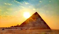 Sonnenuntergang an den Pyramiden - es geht kaum magischer &ndash; &copy; Simone Willner (Eberhardt TRAVEL)