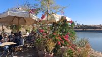 Café am Heiligen See im Karnak-Tempel in Luxor &ndash; &copy; Anette Rietz (Eberhardt TRAVEL)