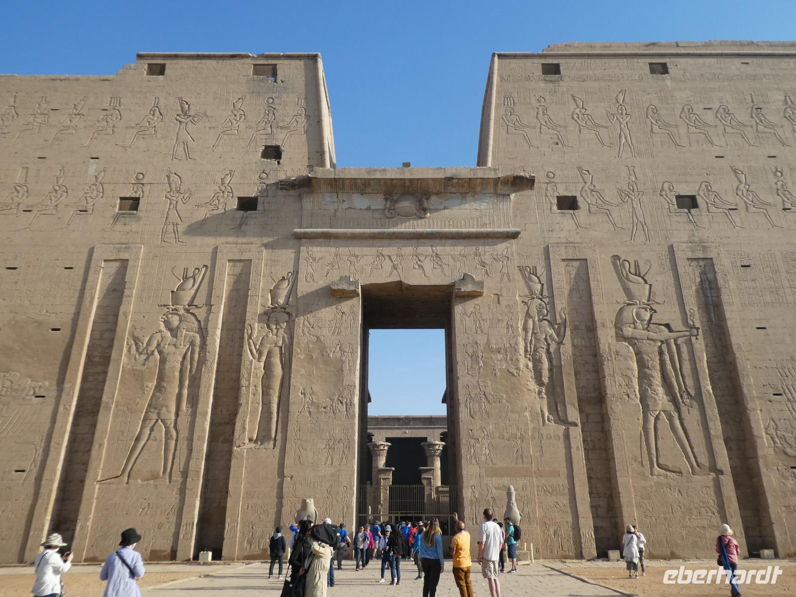 Tempel in Edfu &ndash; &copy; Kerstin Hugel (Eberhardt TRAVEL)