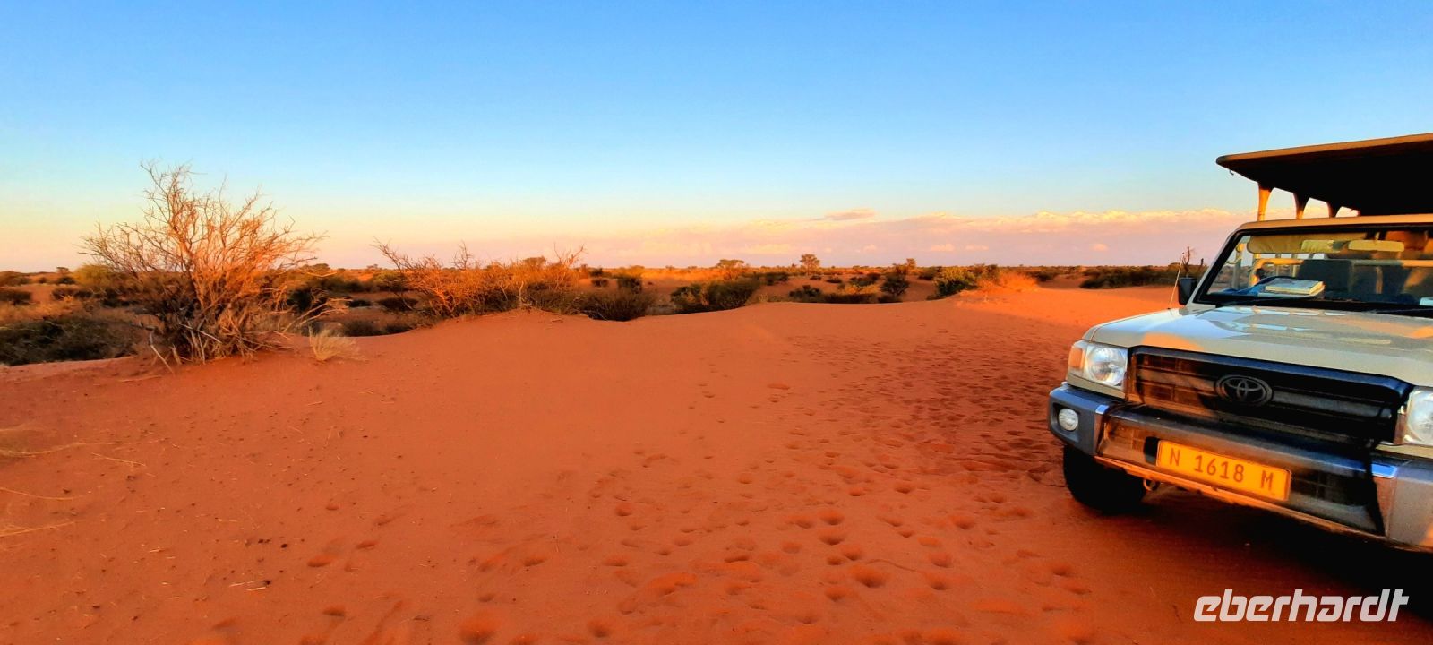 Namibia - Nature Drive in der Kalahari - Sundowner &ndash; &copy; Annett Müller (Eberhardt TRAVEL)