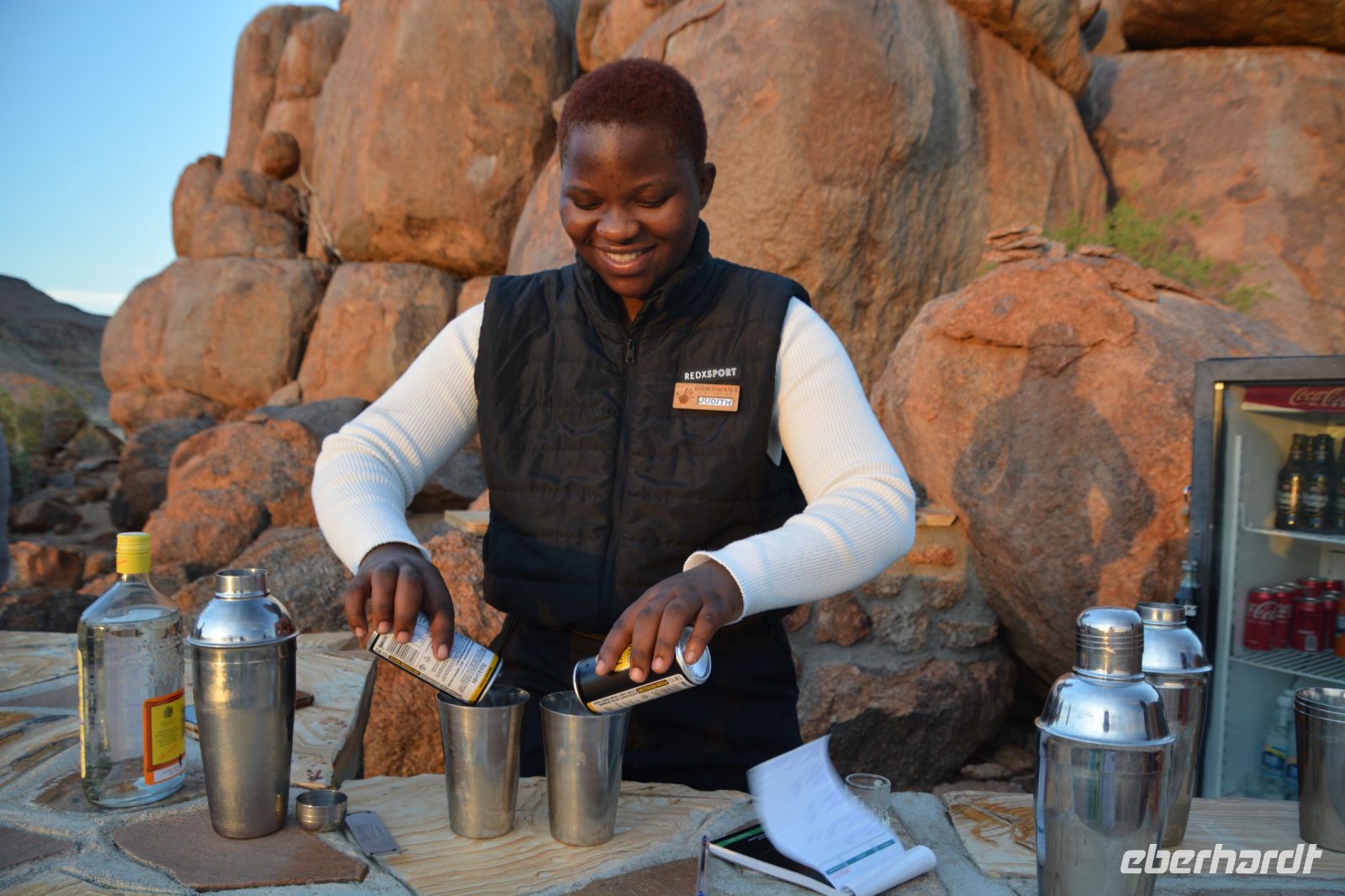 Judith mixt unsere Drinks im Canyon Village &ndash; &copy; Gina Egenolf (Eberhardt TRAVEL)