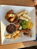 Vic Falls: Bootsfahrt auf dem Sambesi Snackplatte für alle &ndash; &copy; Anne Fohlert (Eberhardt TRAVEL)