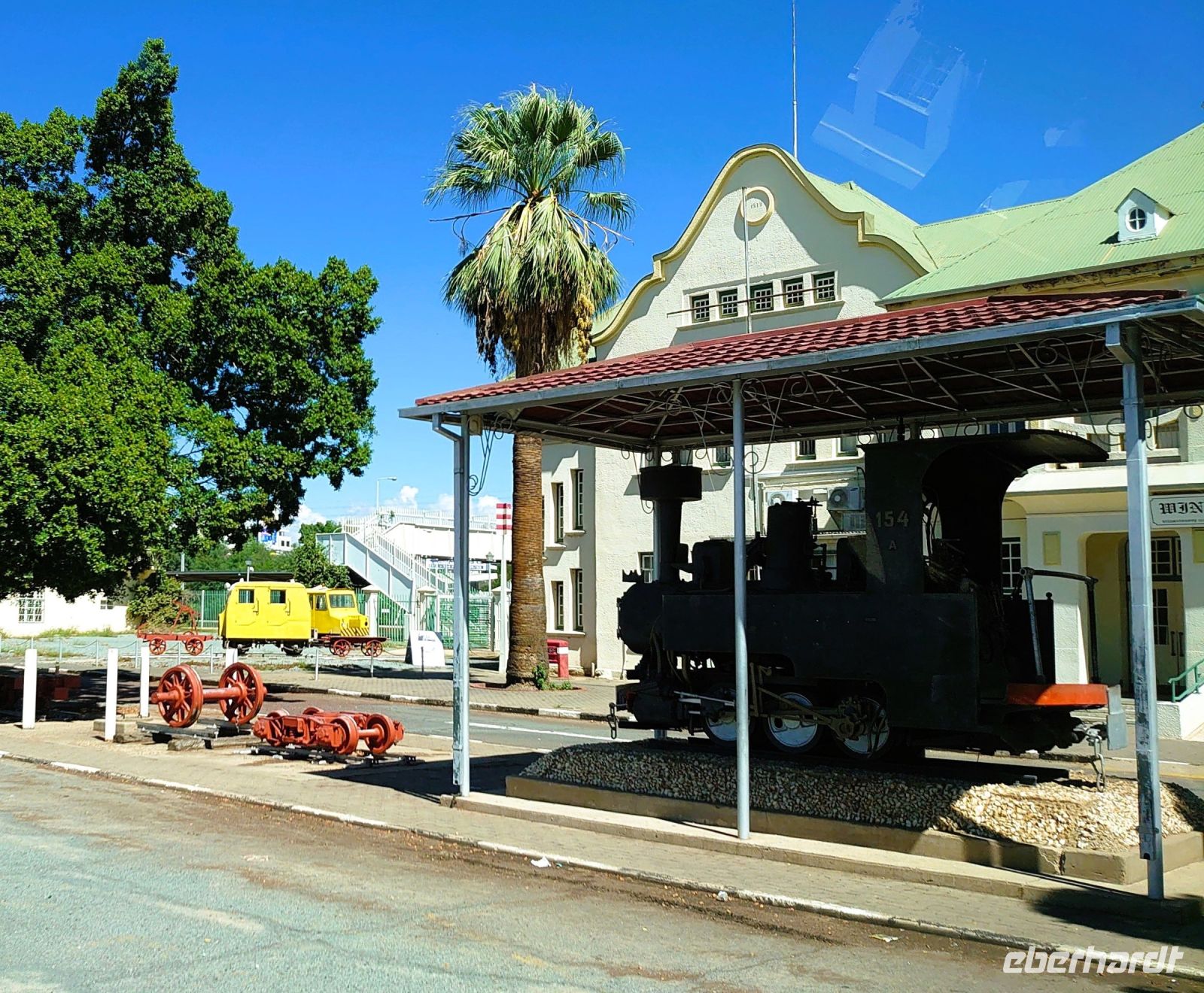10 Am Bahnhof &ndash; &copy; Burkhard Herpich (Eberhardt TRAVEL)