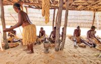 163 Handwerkskunst der Mafwe &ndash; &copy; Susanne Schirmann (Eberhardt TRAVEL)
