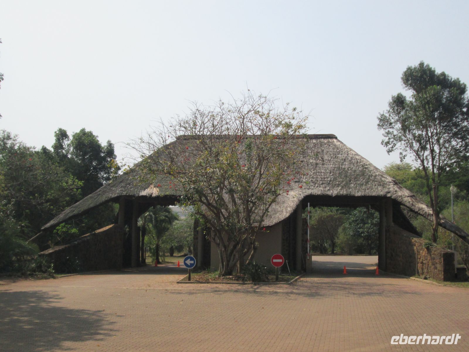 Memorial Gate Hluhluwe Nationalpark &ndash; &copy; Heike Heinen (Eberhardt TRAVEL)