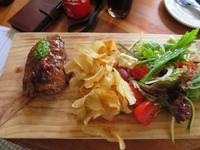 lecker Straußensteak &ndash; &copy; Kathrin Mickan (Eberhardt TRAVEL)