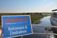 Wir sehen eine riesige Elefantenherde am Chobefluss &ndash; &copy; Maria Schneider (Eberhardt TRAVEL)