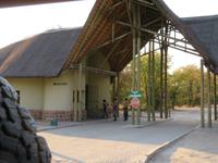 Eingangstor Mababe &ndash; &copy; Kathrin Mickan (Eberhardt TRAVEL)
