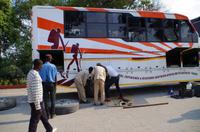 Reifenpanne - verzögerte Abfahrt in Rundu &ndash; &copy; Annett Müller (Eberhardt TRAVEL)