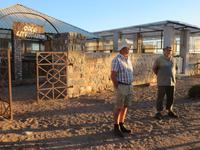 Frikki & Lithops &ndash; &copy; Kathrin Mickan (Eberhardt TRAVEL)