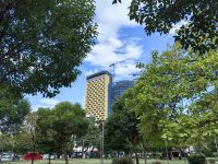 Neu gebautes Hotel in Tirana &ndash; &copy; Simone Willner (Eberhardt TRAVEL)