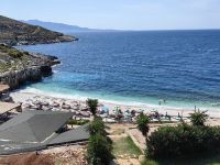 Hoteleigener Strand, Saranda &ndash; &copy; Simone Willner (Eberhardt TRAVEL)