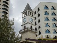 Tirana: Rundgang: Uhrturm &ndash; &copy; Inge Bily (Eberhardt TRAVEL)