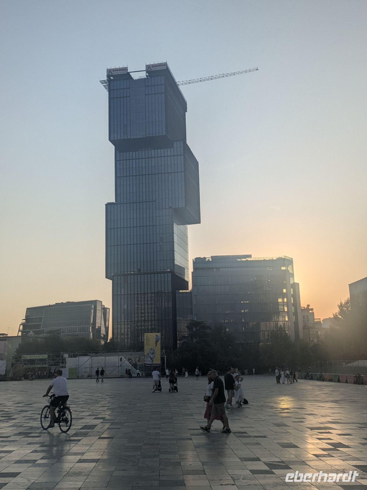 Beeindruckende Architektur am Skanderbeg Platz 1 &ndash; &copy; Günter Thomas Menzel (Eberhardt TRAVEL)