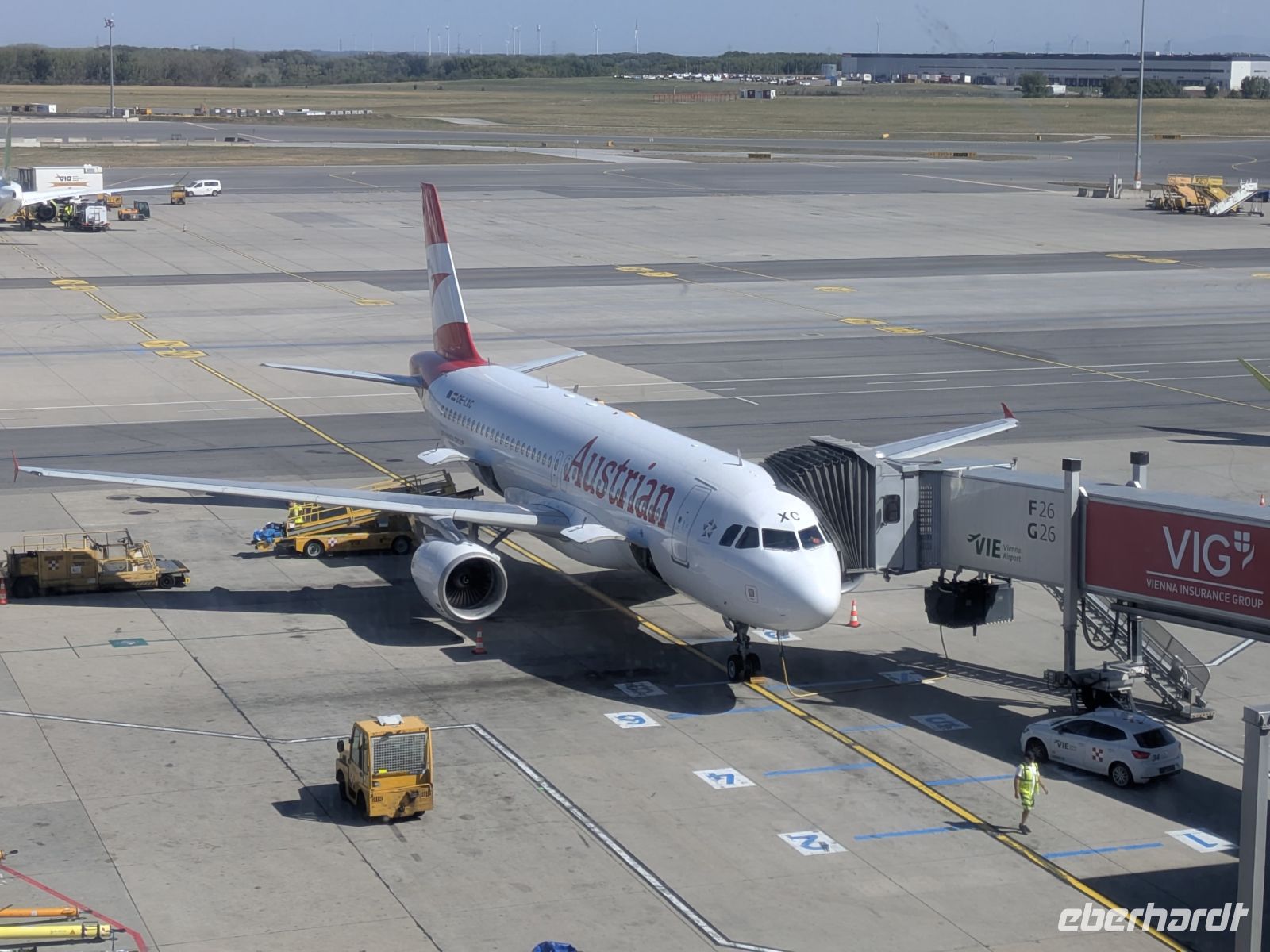 Mit Austria Airlines nach Tirana &ndash; &copy; Günter Thomas Menzel (Eberhardt TRAVEL)