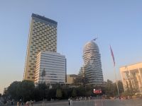 Beeindruckende Architektur am Skanderbeg Platz 2 &ndash; &copy; Günter Thomas Menzel (Eberhardt TRAVEL)