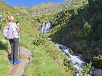kleiner Wasserfall auf dem Weg zum großen Wasserfall