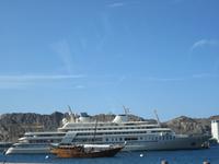 Dubai - Oman - Muscat - Hafen - Yacht des Sultans &ndash; &copy; Annette Weise (Eberhardt TRAVEL)