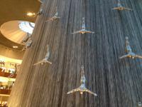 0271 Wasserfall in der Dubai Mall &ndash; &copy; Patrick Fritzsche (Eberhardt TRAVEL)