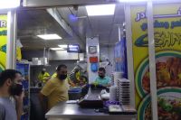Fischmarkt im Hafen Abu Dhabi, Küche unseres Restaurants &ndash; &copy; Frank Nimschowski (Eberhardt TRAVEL)
