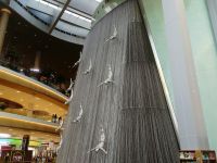 Waterfall in Dubai Mall  &ndash; &copy; Patrick Erdmann (Eberhardt TRAVEL)