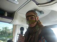 Reiseleiterin Anja mit der Borka &ndash; &copy; Vicky Kern (Eberhardt TRAVEL)