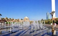 Fontänen vor dem Emirates Palace Hotel &ndash; &copy; Simone Willner (Eberhardt TRAVEL)