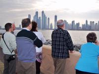 Wir schauen gespannt zur Dubai Marina &ndash; &copy; Nicole Kunath (Eberhardt TRAVEL)
