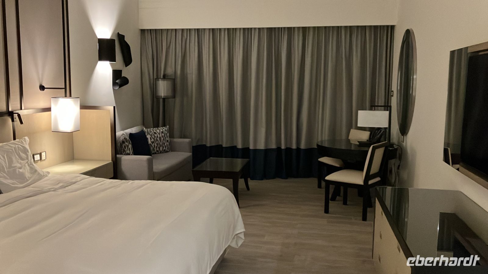 Hotelzimmer Amwaj Rotana Jumeirah Beach &ndash; &copy; Sabine C. Seifert (Eberhardt TRAVEL)