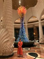 RBGL Sabine in der Lobby im Atlantis &ndash; &copy; Sabine C. Seifert (Eberhardt TRAVEL)