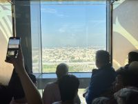 mit dem Fahrstuhl nach oben - The Frame &ndash; &copy; Sabine C. Seifert (Eberhardt TRAVEL)