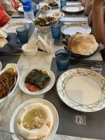 Dubai, Abendessen im Souk al Bahar, Vorspeisen &ndash; &copy; Sabine C. Seifert (Eberhardt TRAVEL)