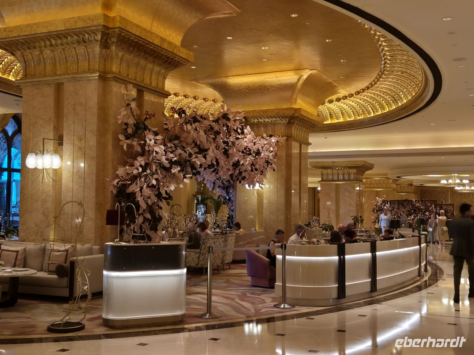 Tea Time im Emirates Palace &ndash; &copy; Frank Nimschowski (Eberhardt TRAVEL)