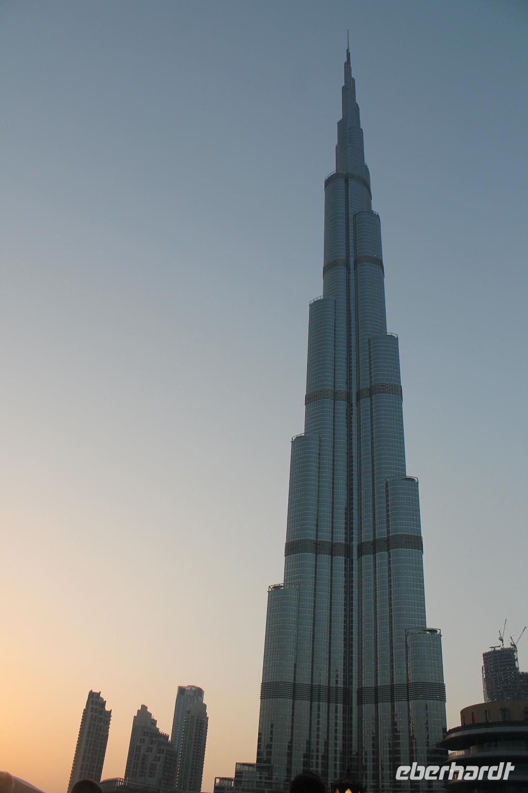 am Fuße des Burj Khalifa (2) &ndash; &copy; Kathrin Kubik (Eberhardt TRAVEL)