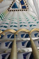 IMG_2987_Blick zur Decke im Burj al Arab &ndash; &copy; Alice Teipelke (Eberhardt TRAVEL)