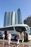 IMG_3138_Unser Bus am Emirates Palace Abu Dhabi &ndash; &copy; Alice Teipelke (Eberhardt TRAVEL)