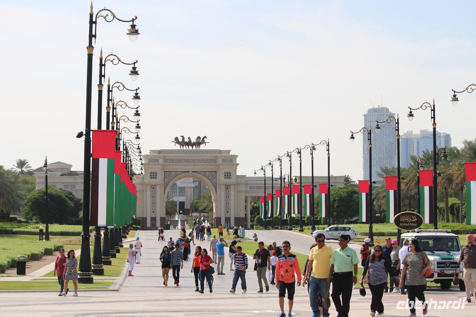 Am Scheichpalast in Dubai &ndash; &copy; Marianne Förster (Eberhardt TRAVEL)