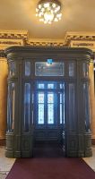 Einer der Eingänge des Teatro Colon &ndash; &copy; Gina Egenolf (Eberhardt TRAVEL)