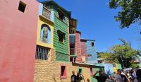 Häuserzeile in La Boca Buenos Aires &ndash; &copy; Gina Egenolf (Eberhardt TRAVEL)
