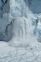 Perito Moreno kalbt &ndash; &copy; Sandra Winkler (Eberhardt TRAVEL)