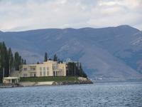 Regierungspalast am Sevansee &ndash; &copy; Jürgen Schmeißer (Eberhardt TRAVEL)