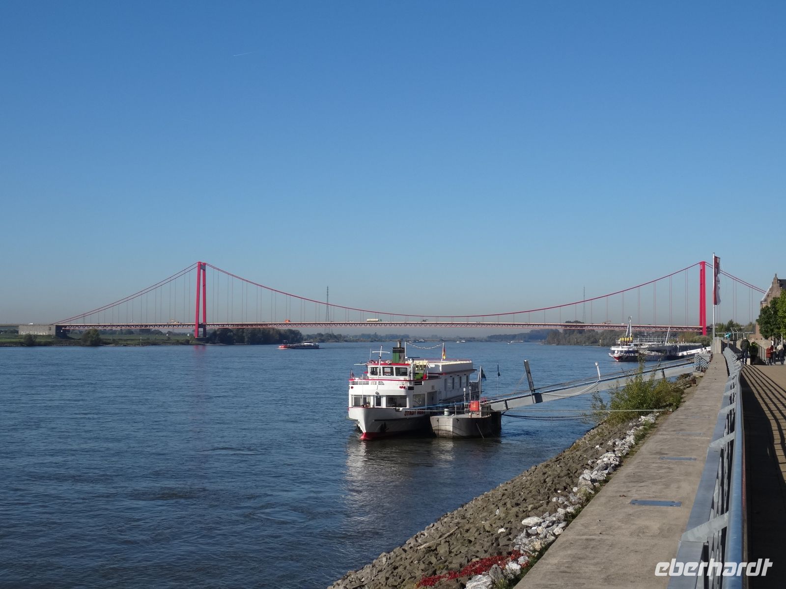 Emmerich und die Goldene Gate vom Niederrhein  &ndash; &copy; Hans-Joachim Trutz (Eberhardt TRAVEL)