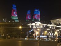 Flame Tower bei Nacht 3 &ndash; &copy; Wolfgang Balling (Eberhardt TRAVEL)