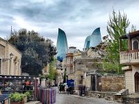 In Baku treffen Mittelalter und Moderne aufeinander &ndash; &copy; Simone Willner (Eberhardt TRAVEL)
