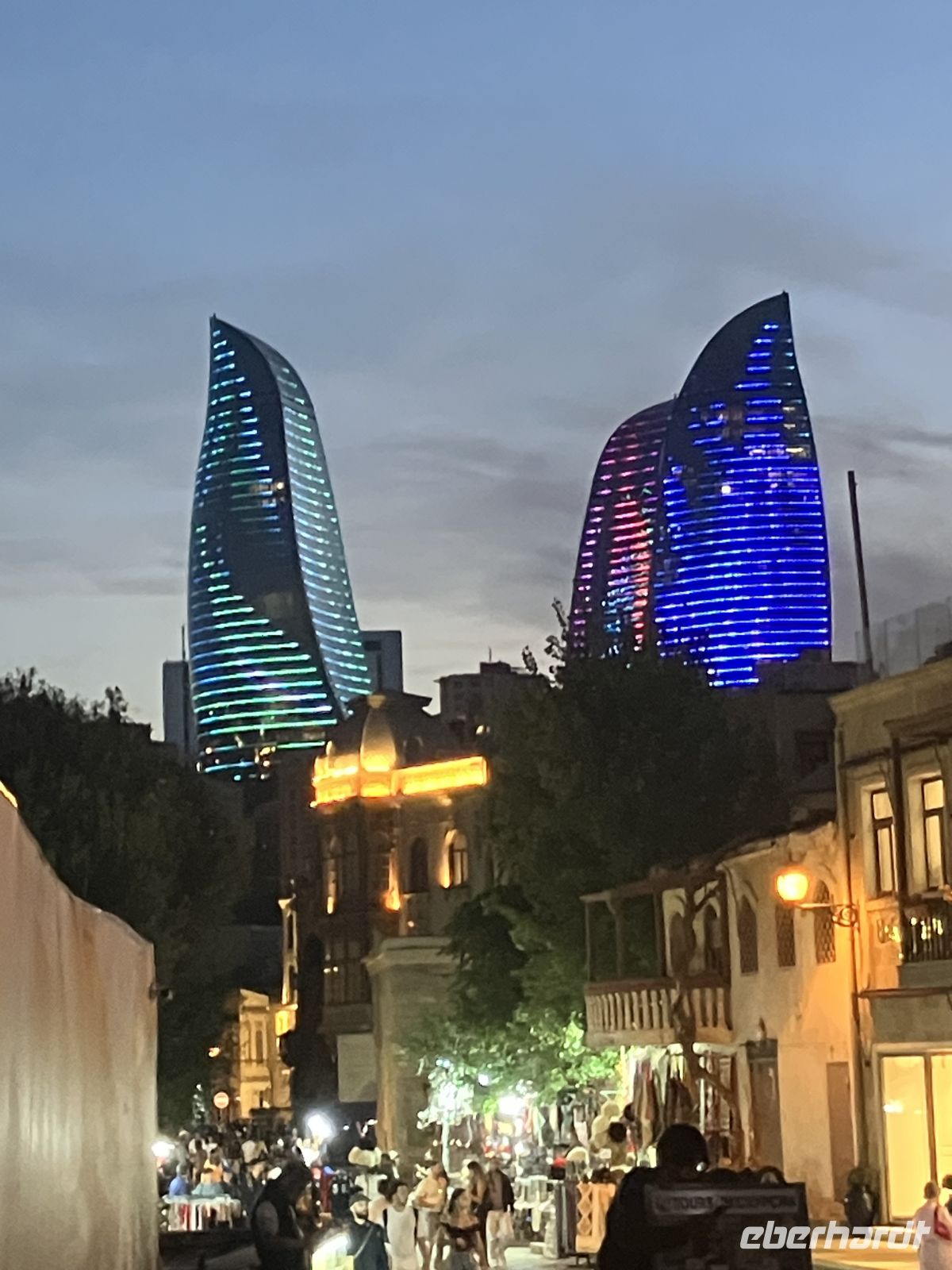 Baku in der Dämmerung &ndash; &copy; Mathias Schirmer (Eberhardt TRAVEL)