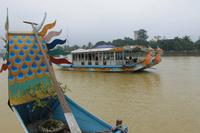 0246 Hue - Drachenboot Parfümfluss &ndash; &copy; Peter Möbius (Eberhardt TRAVEL)