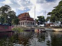 0476 Tonle Sap -Schwimmendes Dorf Mechrey - Pagoden.jpg &ndash; &copy; Peter Möbius (Eberhardt TRAVEL)